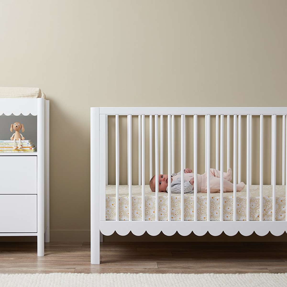 Maisie Scalloped Cot - White