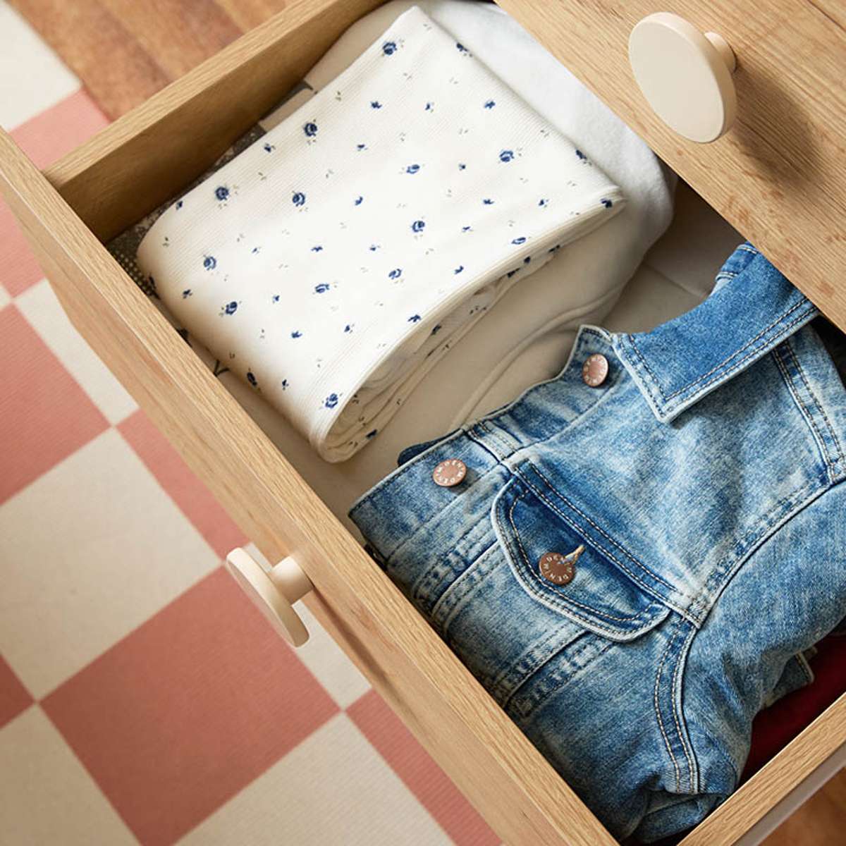 Spotty Six Drawers With Storage - Cream