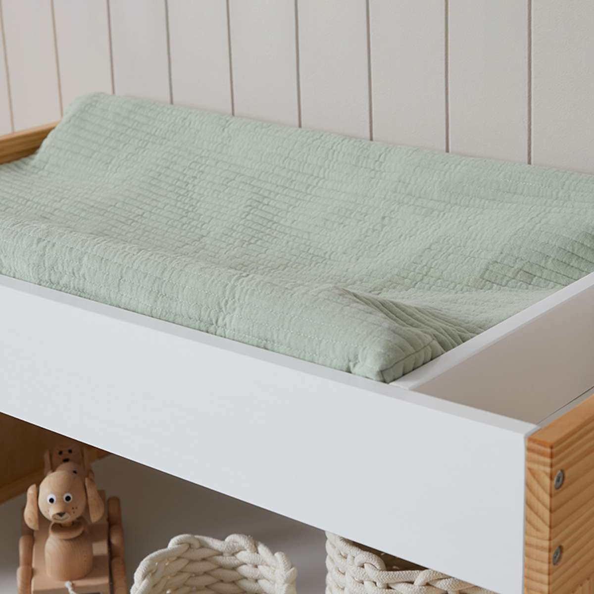Aspiring Change Table - White/Natural
