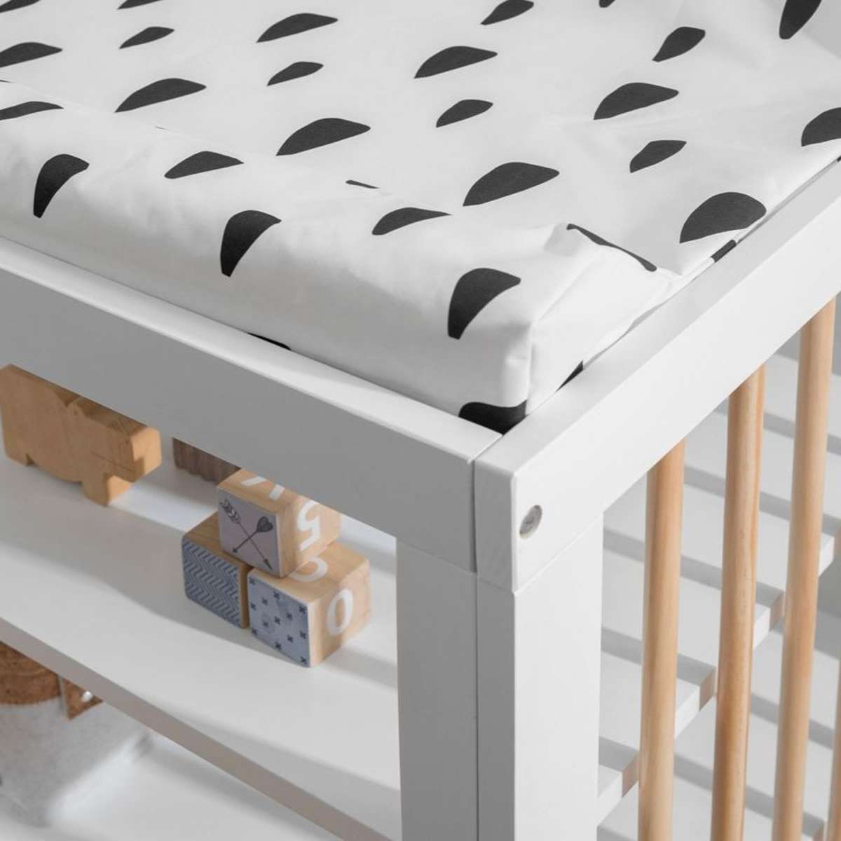Aspen Change Table - White/Natural