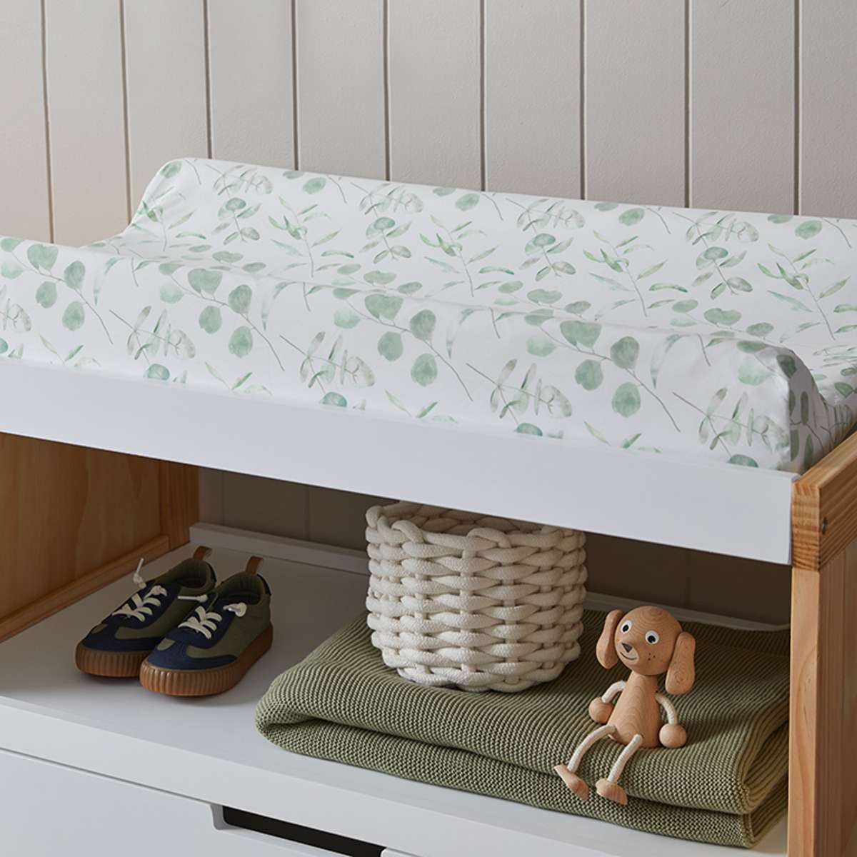 Aspiring Change Table with Drawers White/Natural