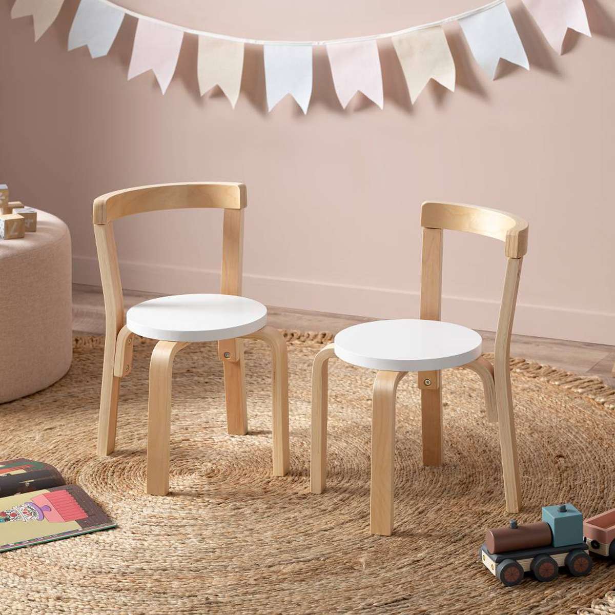 Hudson White Natural Round Two Seater Chair Set