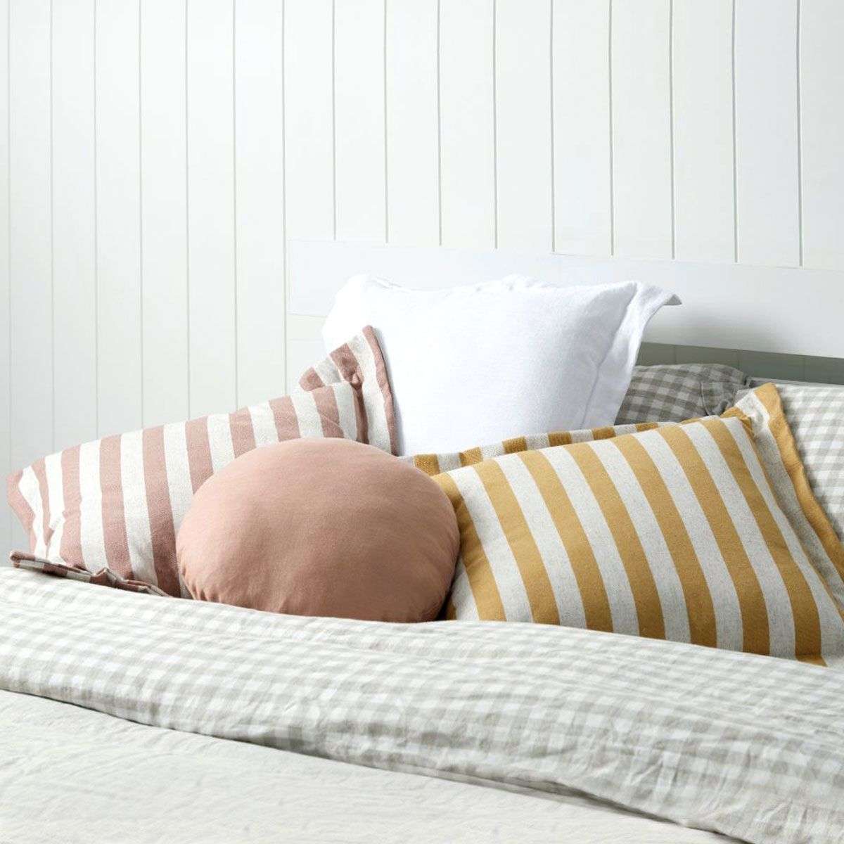 Mocka Linen Round Cushion - Coral Sand