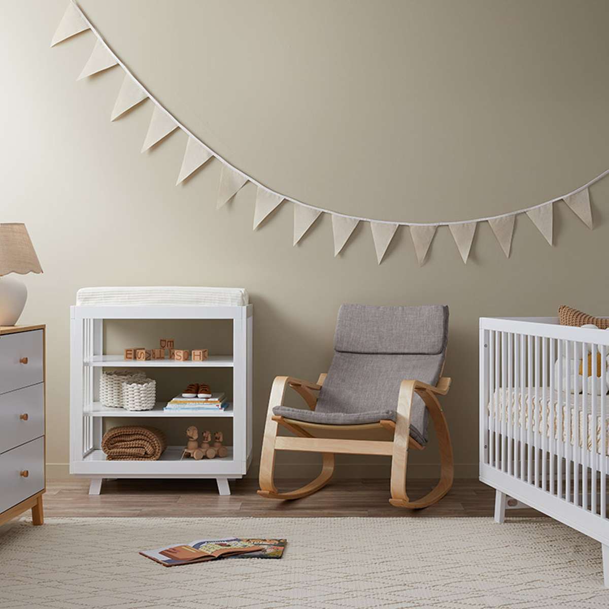 Aspen White Six Piece Nursery Set