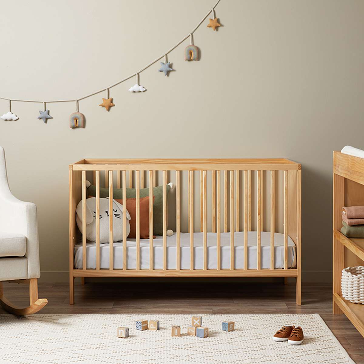Aspiring Natural + White/Natural Four Piece Nursery Set