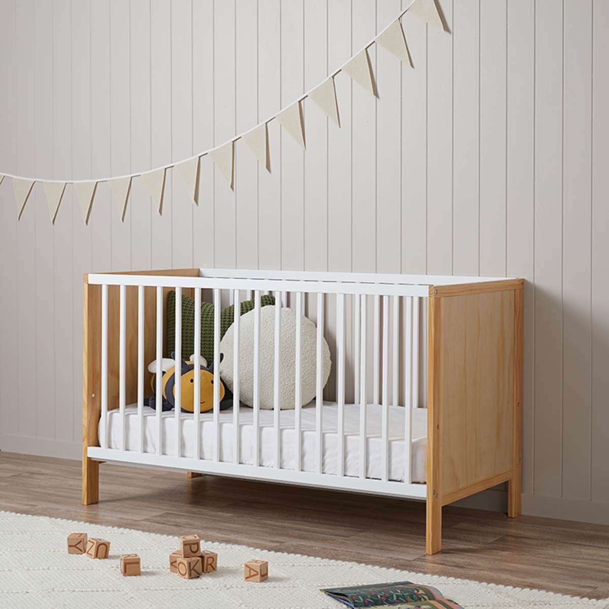 Aspiring Classic Cot - White/Natural