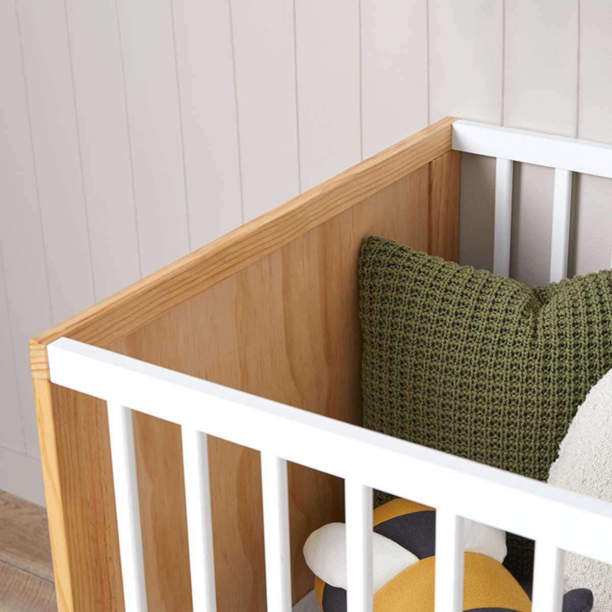 Aspiring Classic Cot - White/Natural