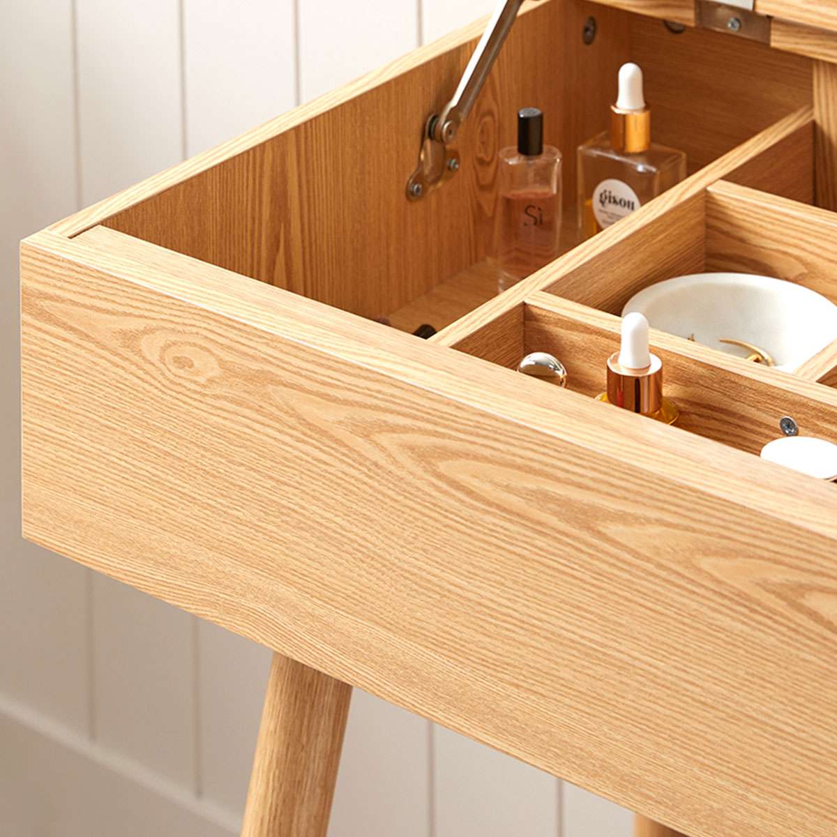 Leia Make-Up Table - Natural