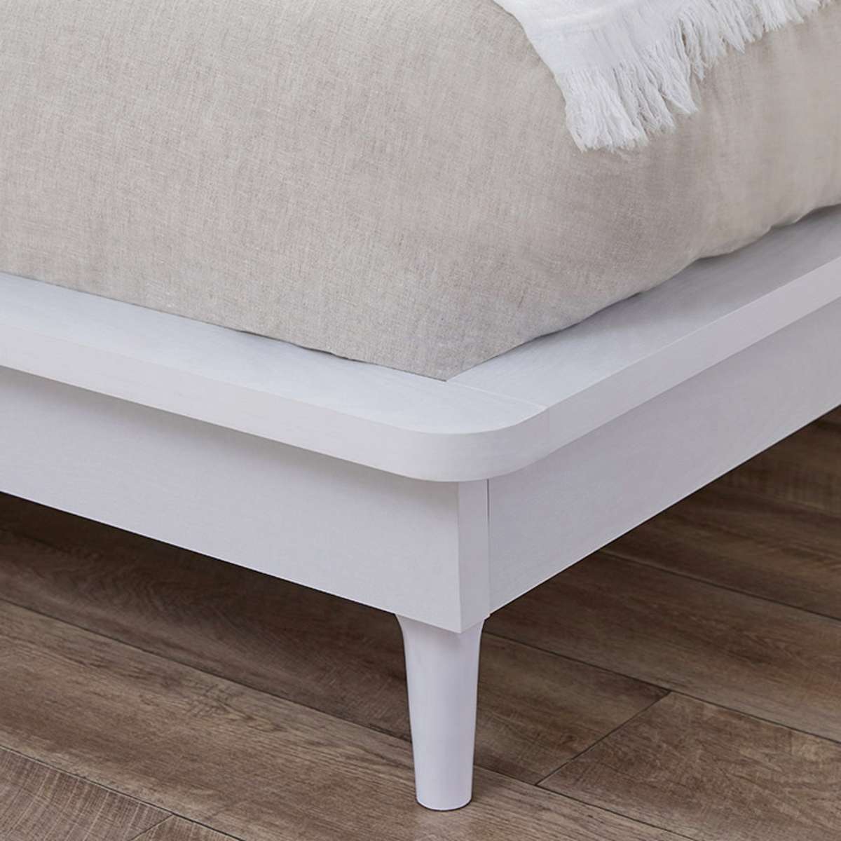 Carson Queen Bed - White