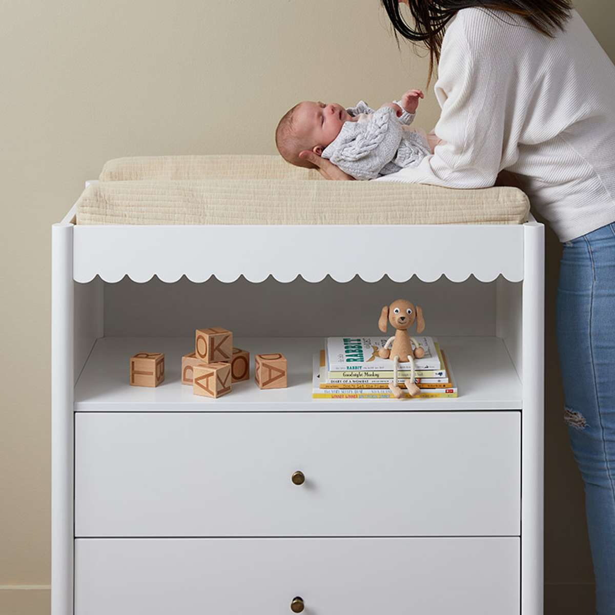 Maisie Scalloped Change Table