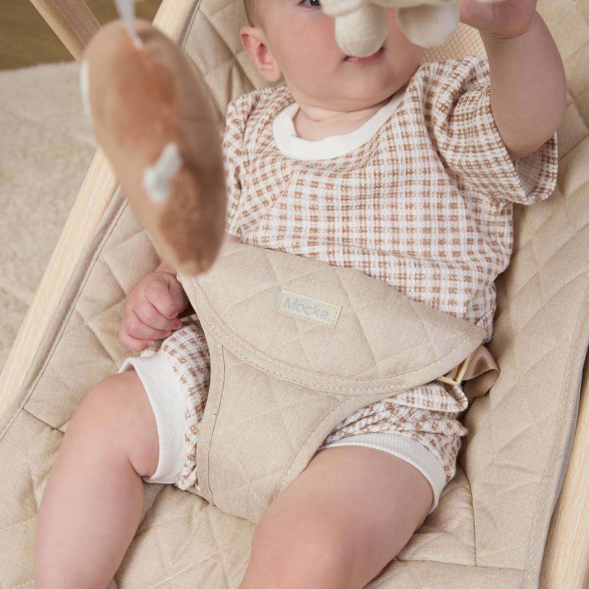 Raven Rocker - Natural: Foldable Baby Bouncer | Mocka