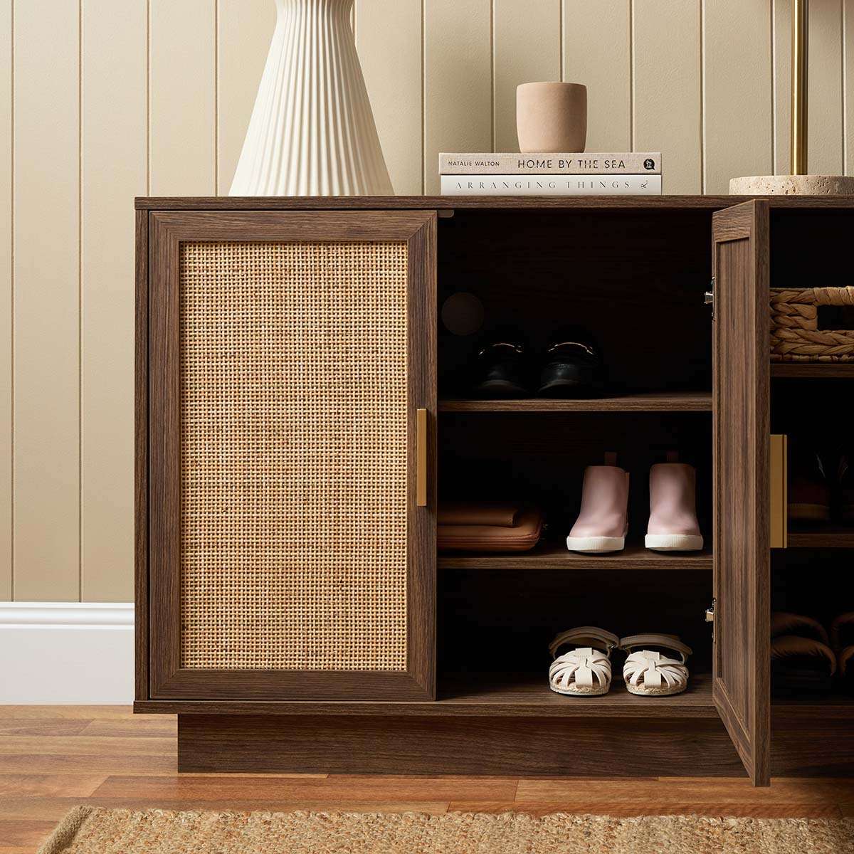 noosa aufbewahrung Noosa Rattan Shoe Cabinet - Walnut