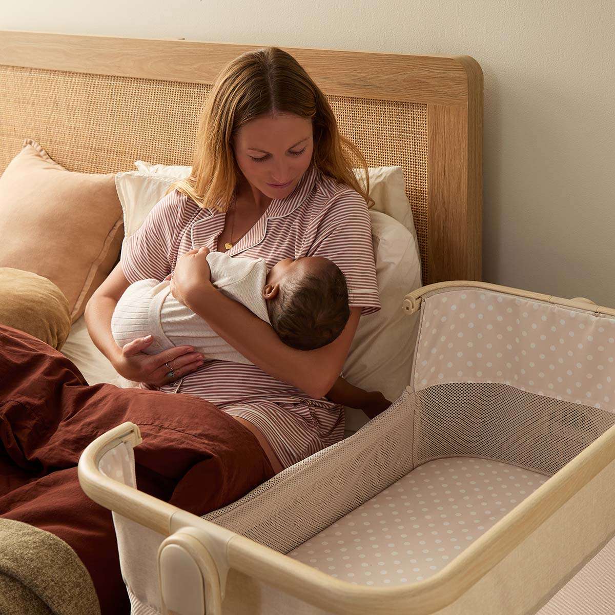 Mocka Dream Swing Co Sleeper Bassinet