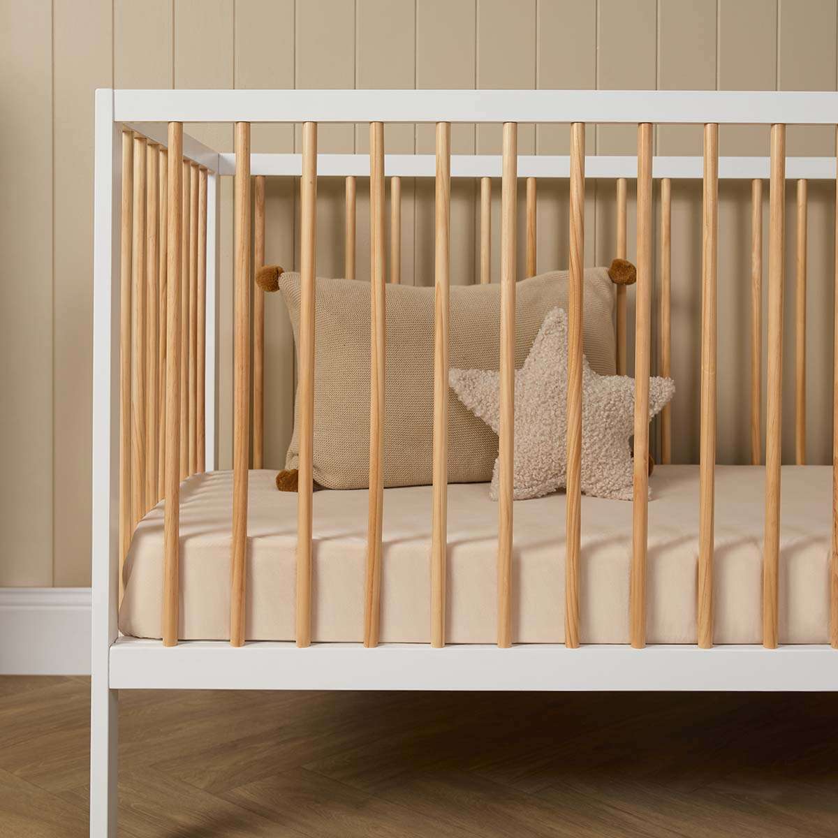 Mocka Dream Cot - White/Natural