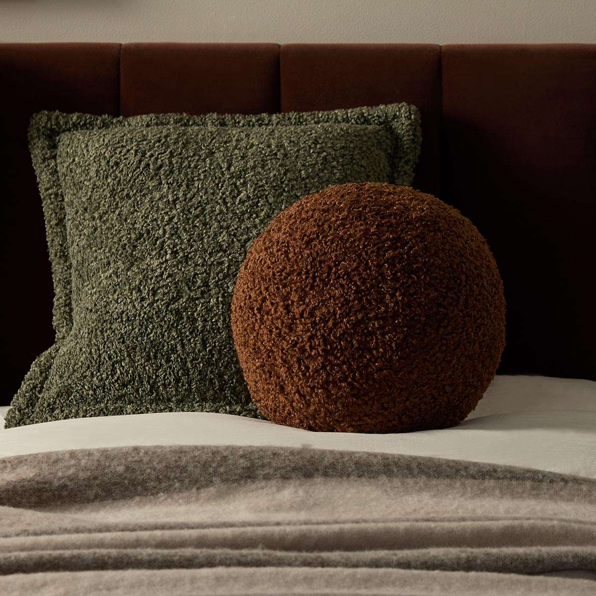 Frankie Sherpa Ball Cushion - Chocolate | Mocka