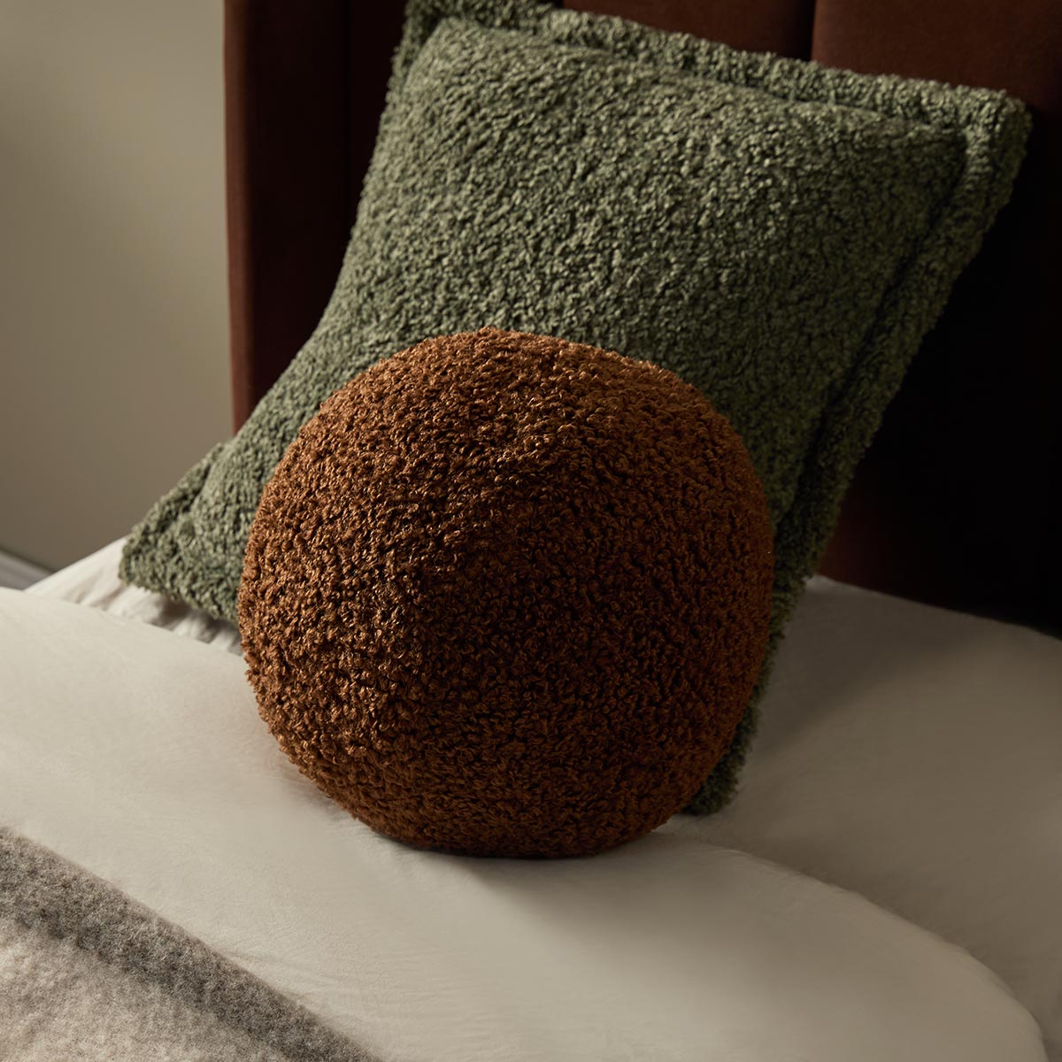 Frankie Sherpa Ball Cushion - Chocolate | Mocka