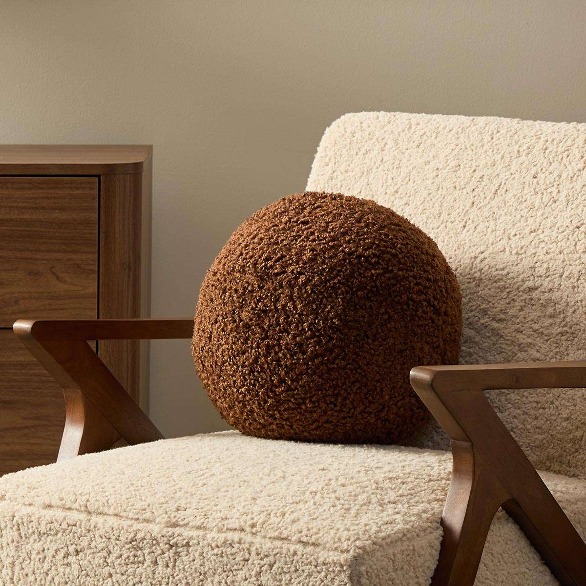 Frankie Sherpa Ball Cushion - Chocolate | Mocka