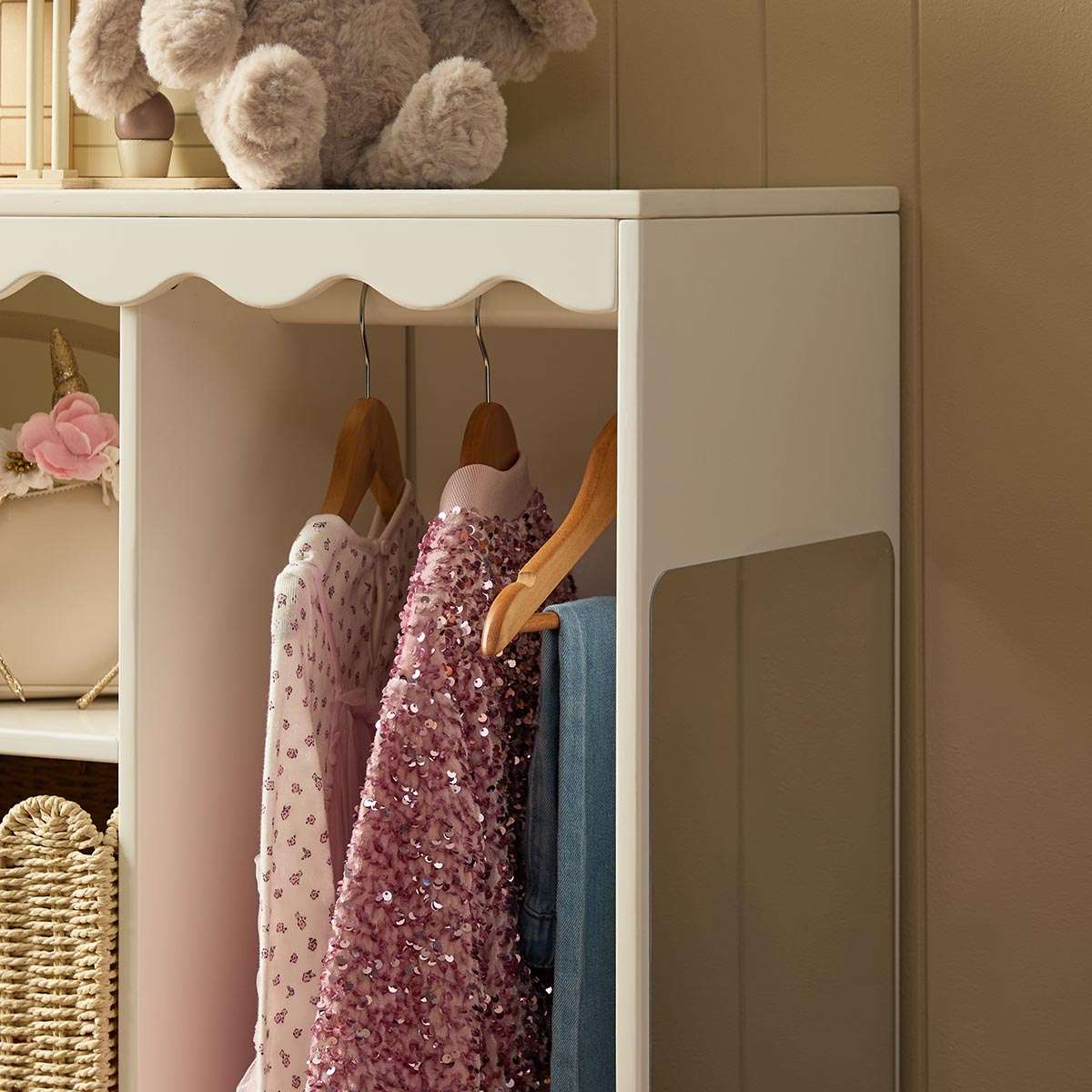 Spinning Dressup Wardrobe - White