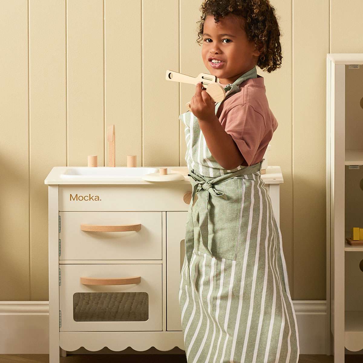 Cottage Scalloped Kitchen - Cream