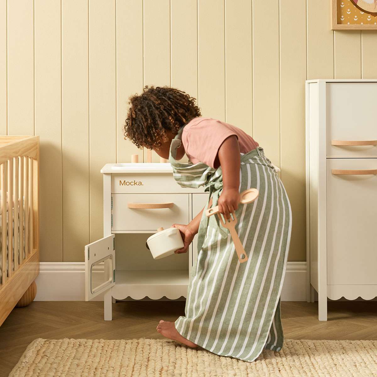 Cottage Scalloped Kitchen - Cream